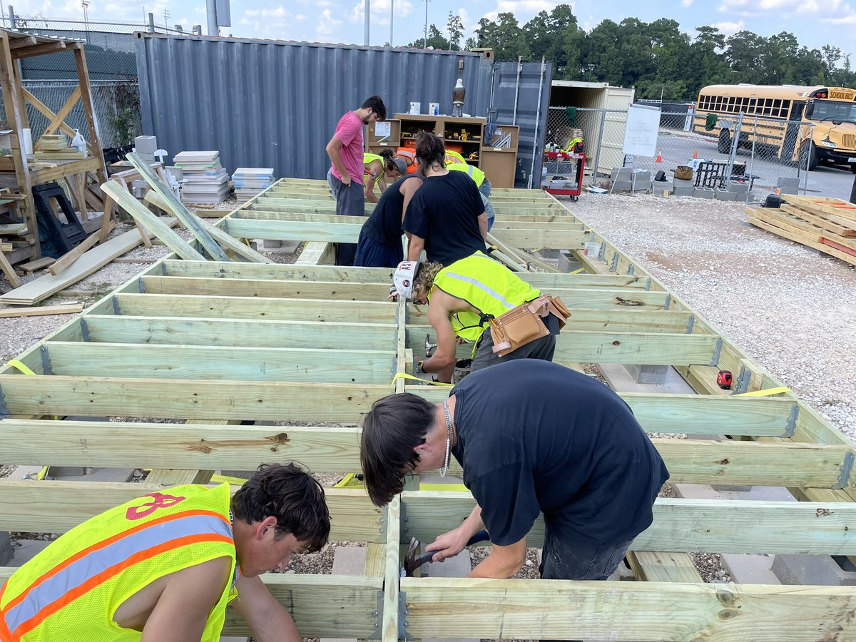 Students Helping Veterans: Big Heroes, Tiny Homes tweet media