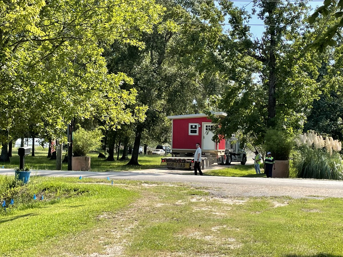 Students Helping Veterans: Big Heroes, Tiny Homes tweet media