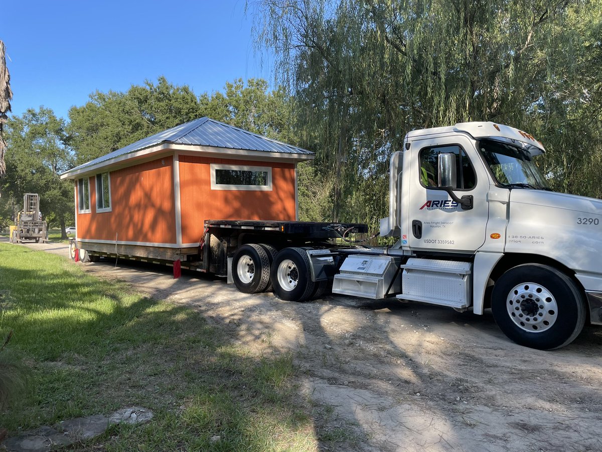 Students Helping Veterans: Big Heroes, Tiny Homes tweet media