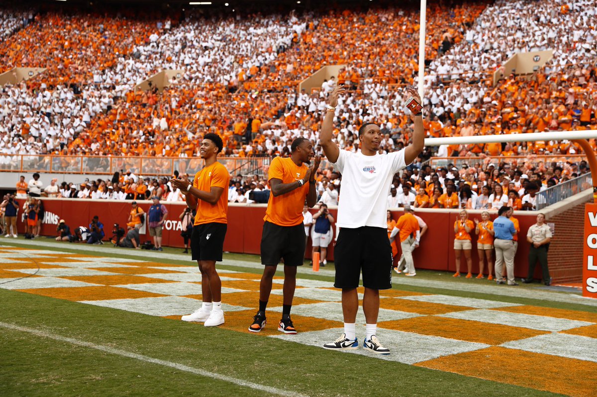 Vol_Hoops's tweet photo. Welcome back home fellas

• Jaden Springer
• @Grant2Will 
• @JordyMac52 

#VFL https://t.co/SP8fCYpb8X
