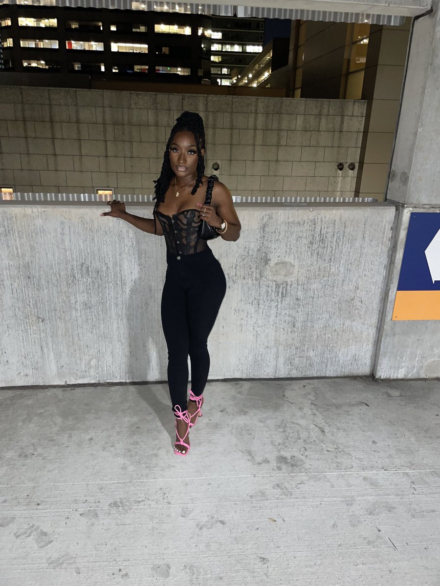 Reallytrinn's tweet photo. Feeling kinda venomous, might bite ya chic.. https://t.co/4VYPTLEQKn