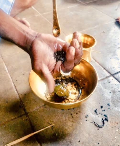 Today is #MahalayaAmavasya, the last day of the 15 day Pitru Paksha period which occurs in the month of Bhadrapada (Sep–Oct) every yr. It is also known as ‘the Sarva Pitru Amavasya’, as Shraddh rites can be performed to any deceased being, irrespective of the Tithi.