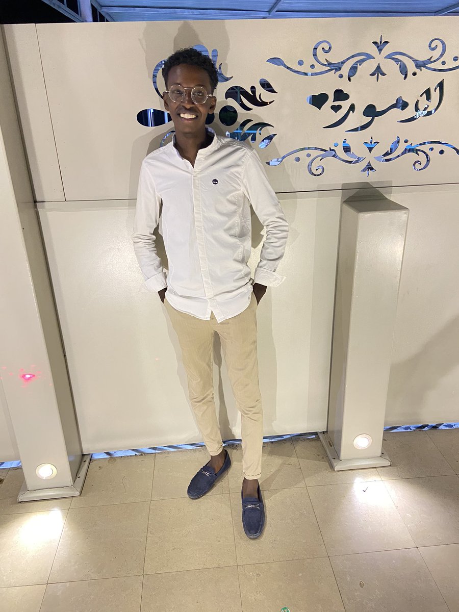 يكفي بس اني شاغل 🖤☝🏾