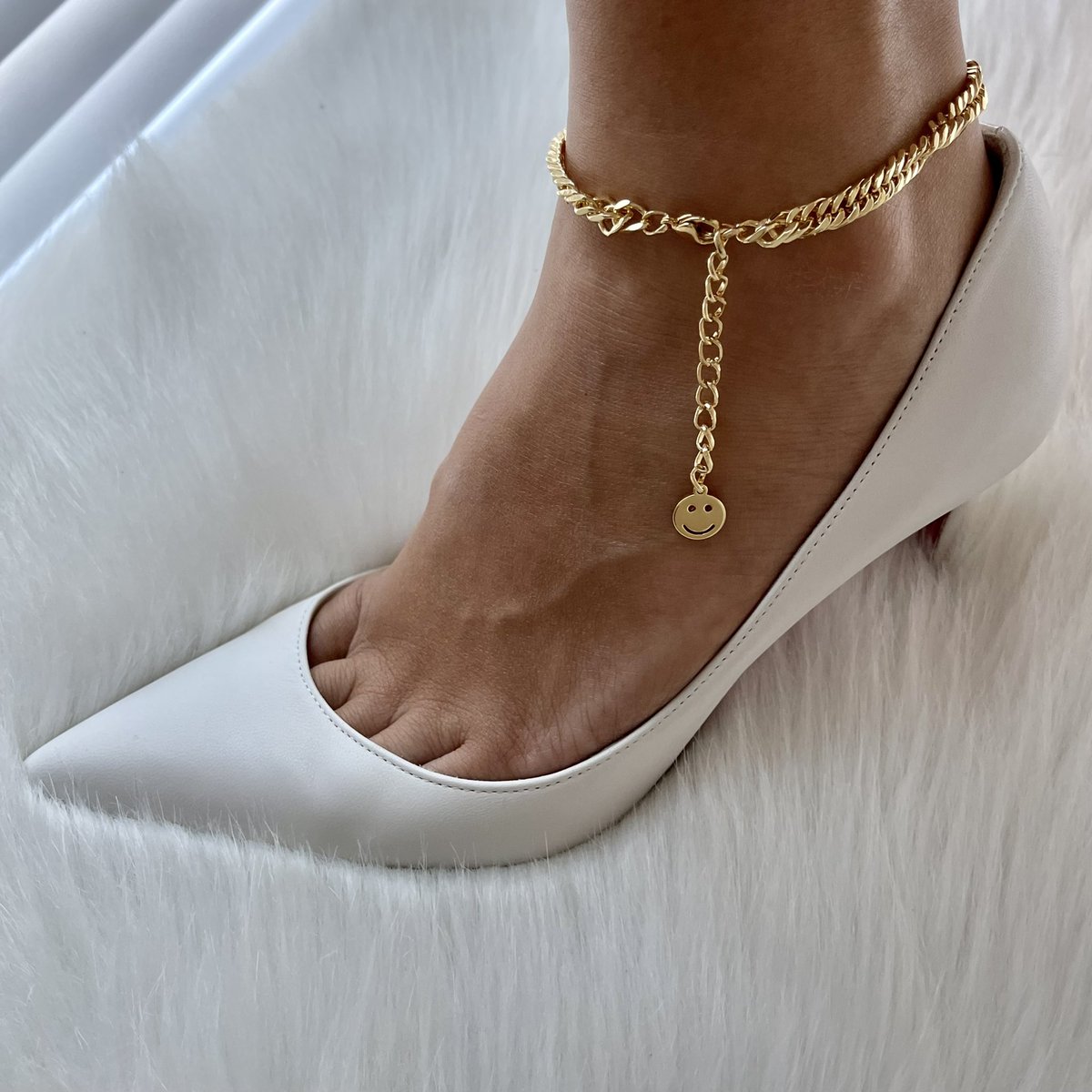 ROSIER_Jewelry's tweet photo. Handmade 18K Gold Plated Anklet💛   - 18k Plated Gold Stainless Steel - Smile Face charm - Curb Chain
- Waterproof  
🛍SHOP NOW
https://t.co/ISAQhS9qhu

#jewelry #PearlJewelry  #BeadsJewelry #GoldJewelry #18kgold #ankletjewelry https://t.co/TSr6ny5mCn