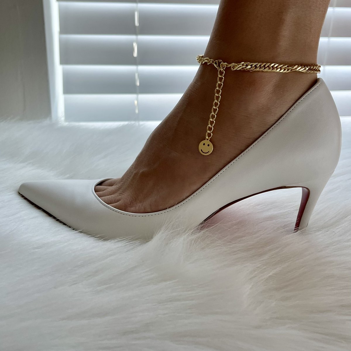 ROSIER_Jewelry's tweet photo. Handmade 18K Gold Plated Anklet💛   - 18k Plated Gold Stainless Steel - Smile Face charm - Curb Chain
- Waterproof  
🛍SHOP NOW
https://t.co/ISAQhS9qhu

#jewelry #PearlJewelry  #BeadsJewelry #GoldJewelry #18kgold #ankletjewelry https://t.co/TSr6ny5mCn