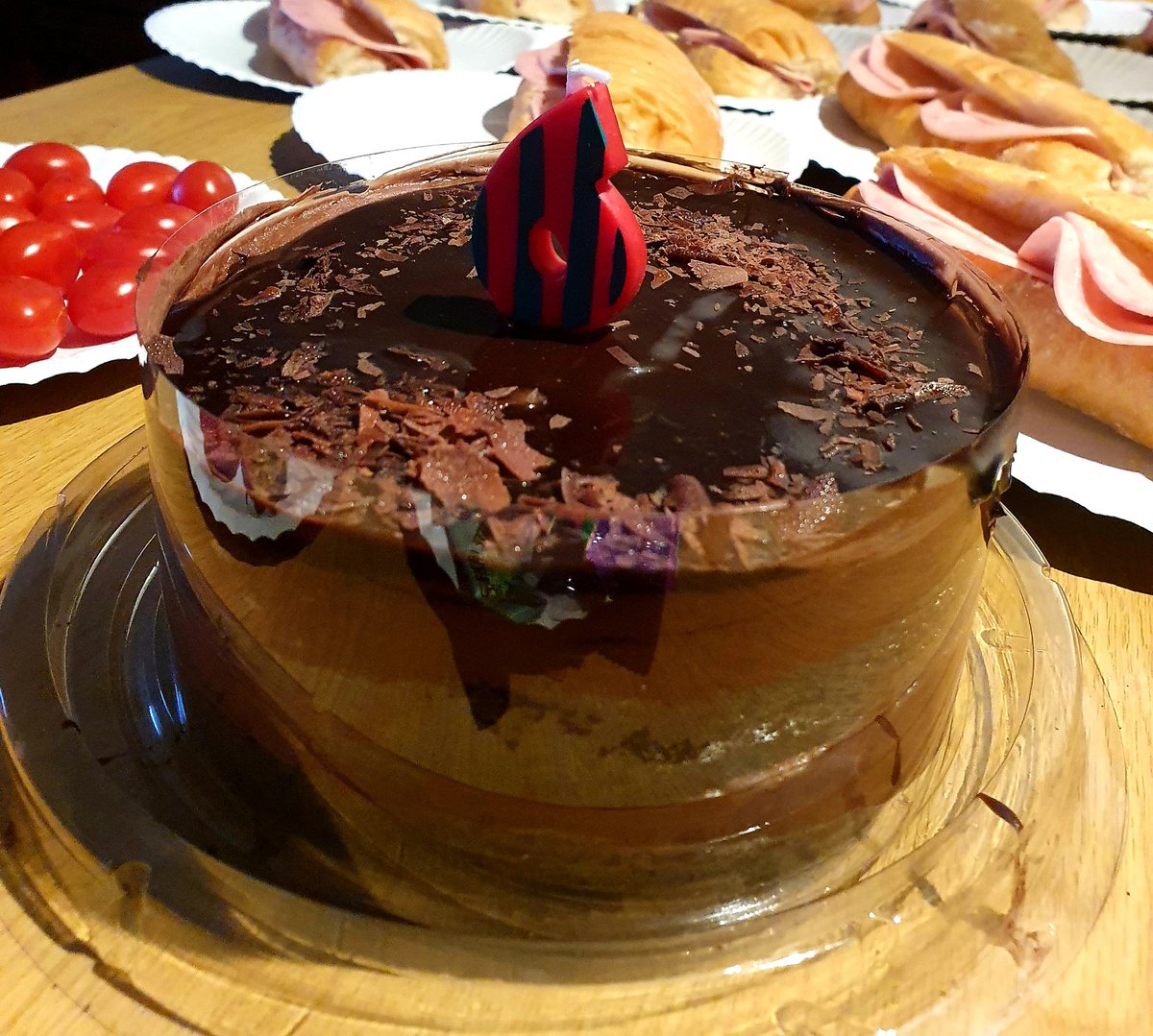 mamma_fun's tweet image. I asked my husband to buy a cake to feed 12 ....

I maybe should have elaborated as I meant 12 adults, not 12 little fairies ! 

#neversendthehusbandshopping
#momlife
#samomblogger