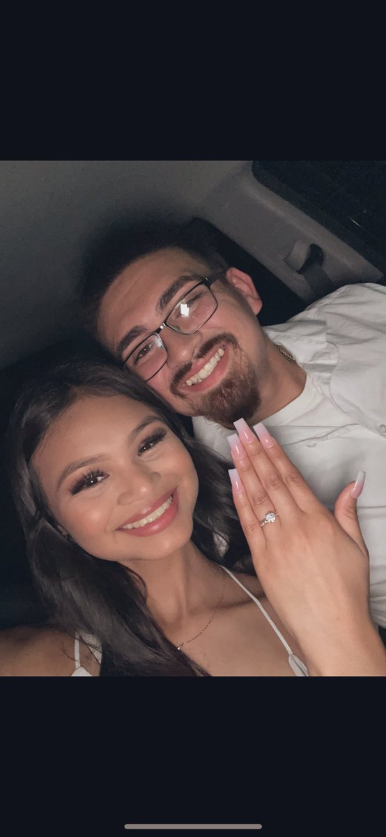 jackiexrivera's tweet photo. #engaged 😭❤️💍 https://t.co/6Bg267SIyY