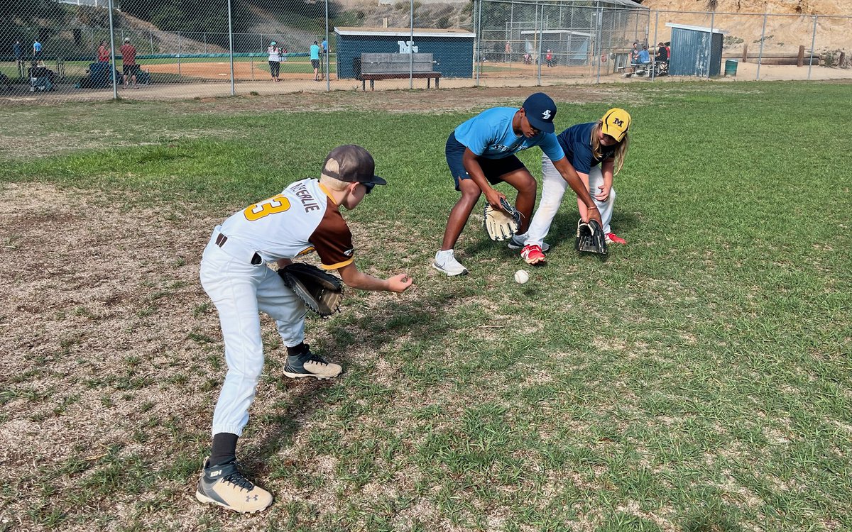 USDbaseball's tweet photo. Saturdays are for giving back.
An awesome morning working with some young ballplayers today at North City Youth Baseball.
Thanks for having us out!
#WinningInTheCommunity | #GoToreros https://t.co/ZdBQZ0a5yT