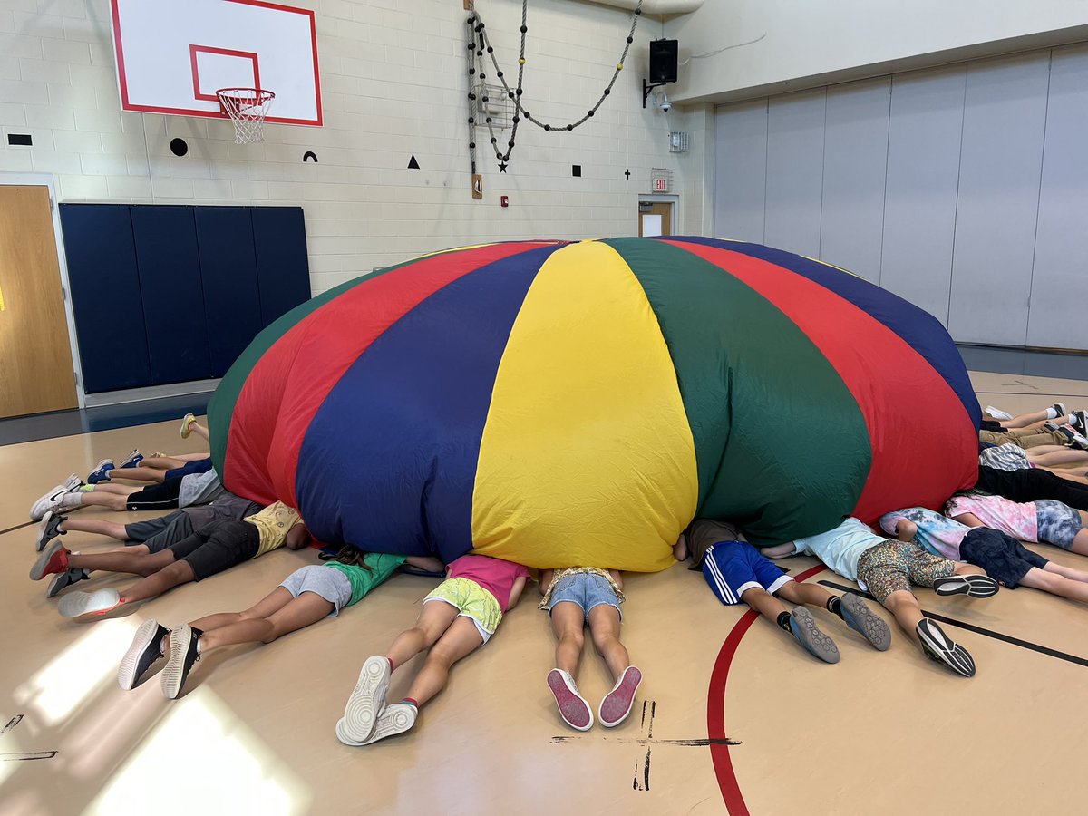 CoachSpelmanPE's tweet photo. Finished up our Cooperation unit with the parachute! Always so much fun. @BaldwinBobcats https://t.co/7jYkflJdWH