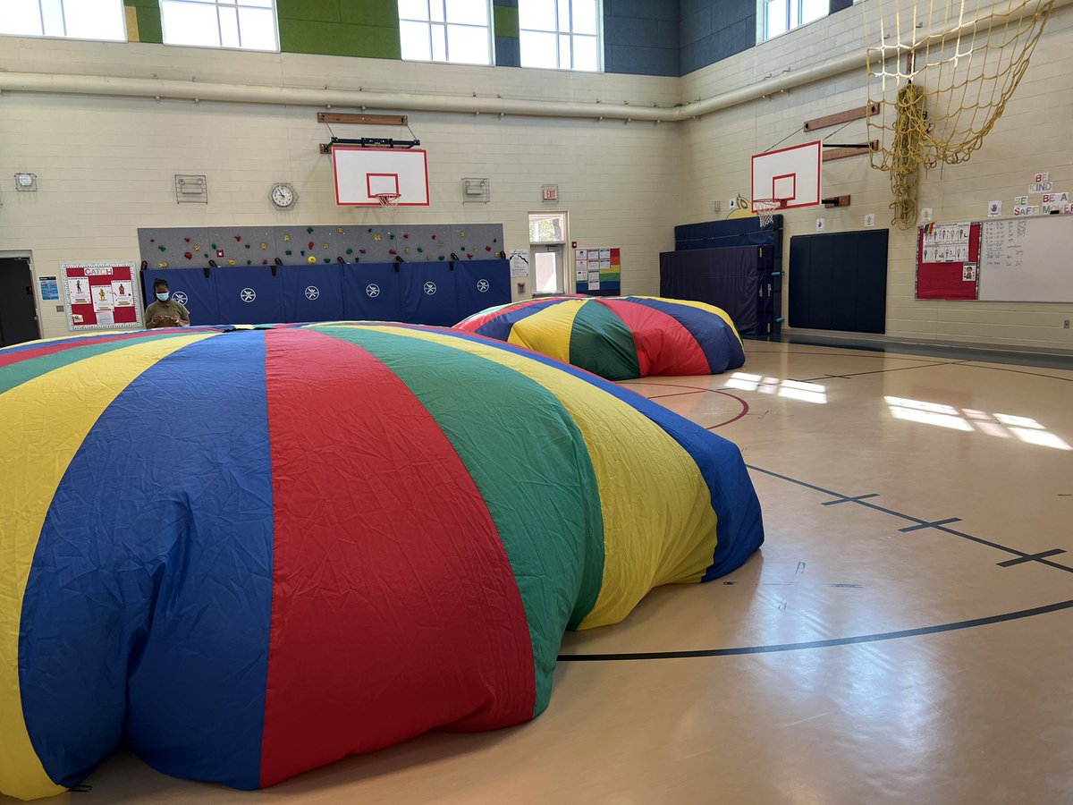 CoachSpelmanPE's tweet photo. Finished up our Cooperation unit with the parachute! Always so much fun. @BaldwinBobcats https://t.co/7jYkflJdWH