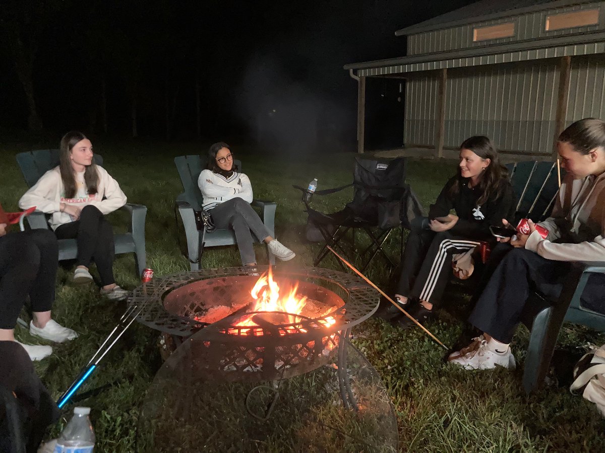 Cville_AFS_Club's tweet photo. Our first club event was small and relaxing - a fire pit with hot dogs and s’mores. 🌭🔥 https://t.co/PmqMe5EBvx
