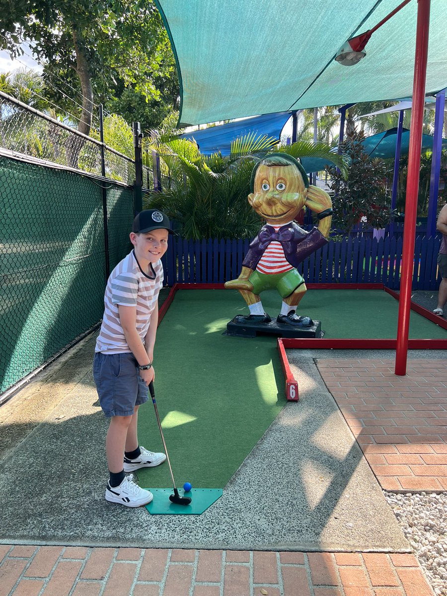 Mum and I are cousin sitting this weekend so we’re making the most of the sunshine with Scooter☀️🐶 We also played Putt Putt, which I won ☺️ sorry kids