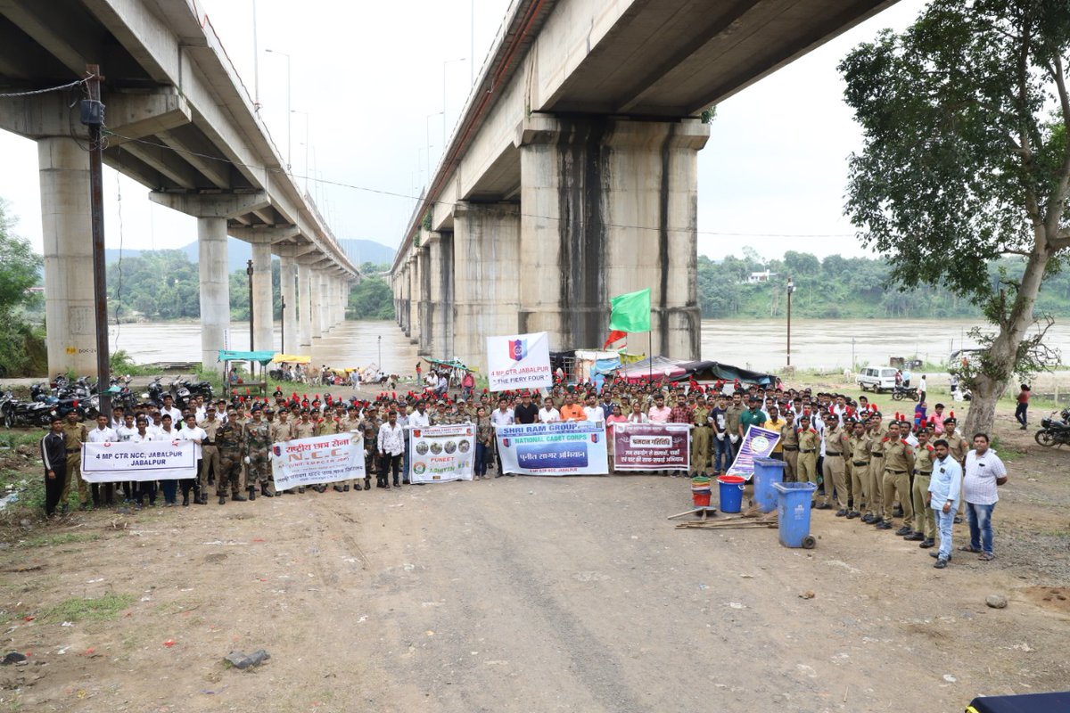 VIKASKACHHI044's tweet photo. Clean river program organised by Shri Ram Institute of Technology (SRIT) College with Ano sir captain doctor Pradeep Dube sir and Ncc unit 4 MP CTR pi staff  clean Narmada nadi and and we published by to clean river and jal hai to kal hai. https://t.co/2ojGUpLrHX