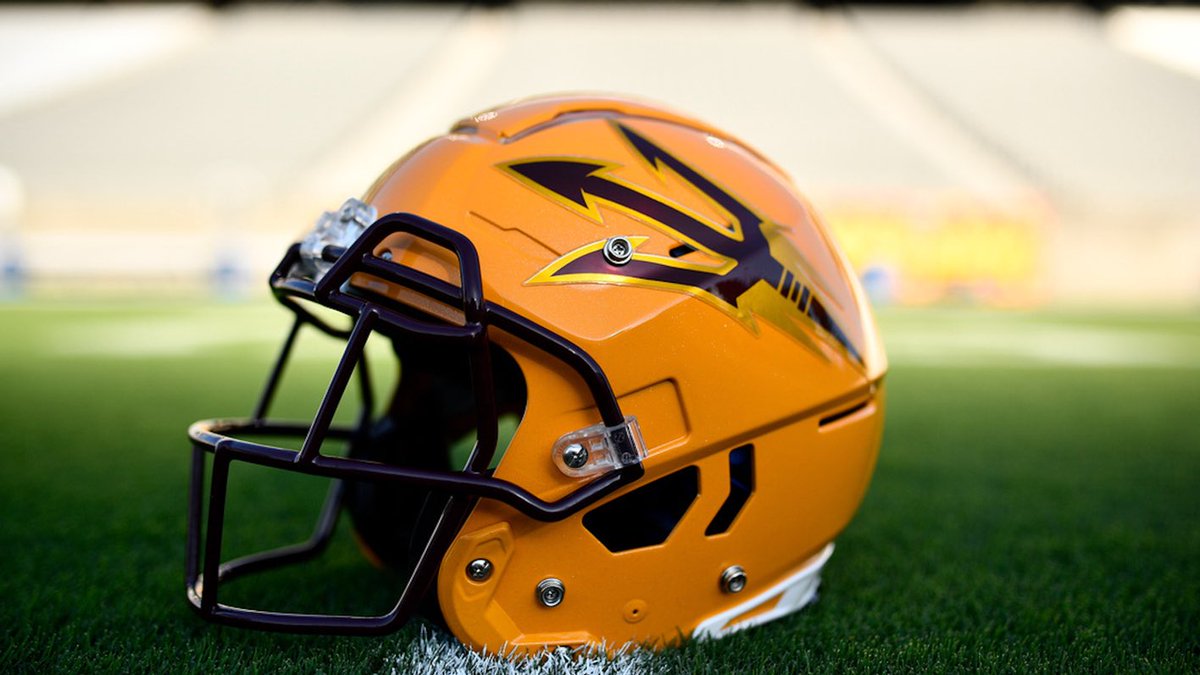 DeshawnWarner15's tweet photo. After a great conversation with @aguanos @SpiceBoy408 @CaliBloodLine81 I am blessed to receive my 11th D1 offer to @ASUFootball ! @DEdgeFootball @papirican21  @AZcoachHenri https://t.co/g7FQALGj4q
