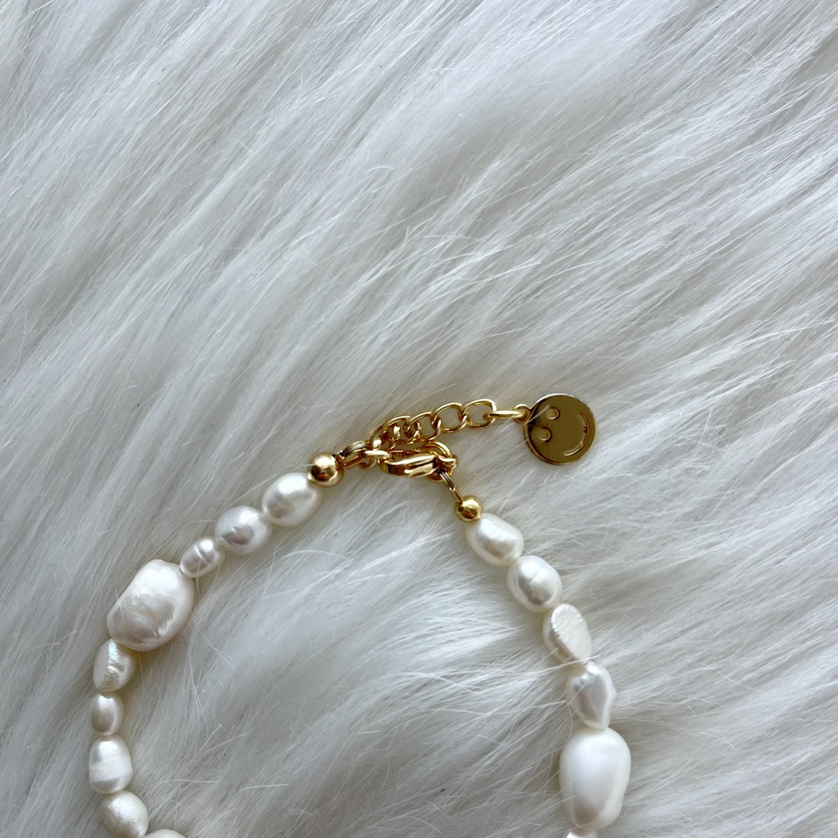 ROSIER_Jewelry's tweet photo. 18K Gold Plated × Pearl Bracelet🤍   - 18k Plated Gold Stainless Steel - Smile Face Charm - Fresh Water Pearl  - Waterproof  
🛍SHOP NOW
https://t.co/J4kOJqar75

#bracelet #goldbracelet #stonebracelet #goldjewelry #18kgold #pearlbracelet #ゴールドアクセ #ジュエリー https://t.co/lJMckf2hqL