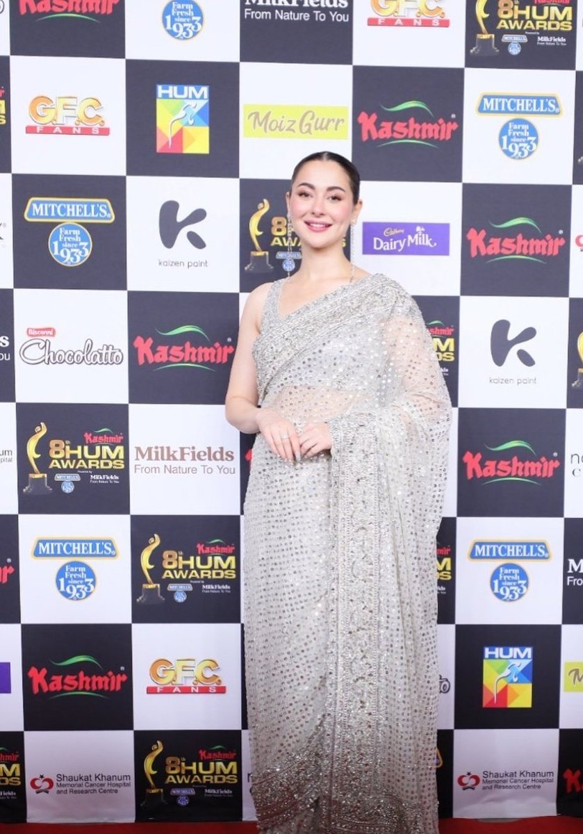 thestyleforward's tweet photo. @farhan_saeed @realhaniahehe posing together at the #HUMAwards #8thHUMAwards #HUMTV #HUMPR #AwardsShow
#haniaamir #farhansaeed https://t.co/GVgOVnC1Sx