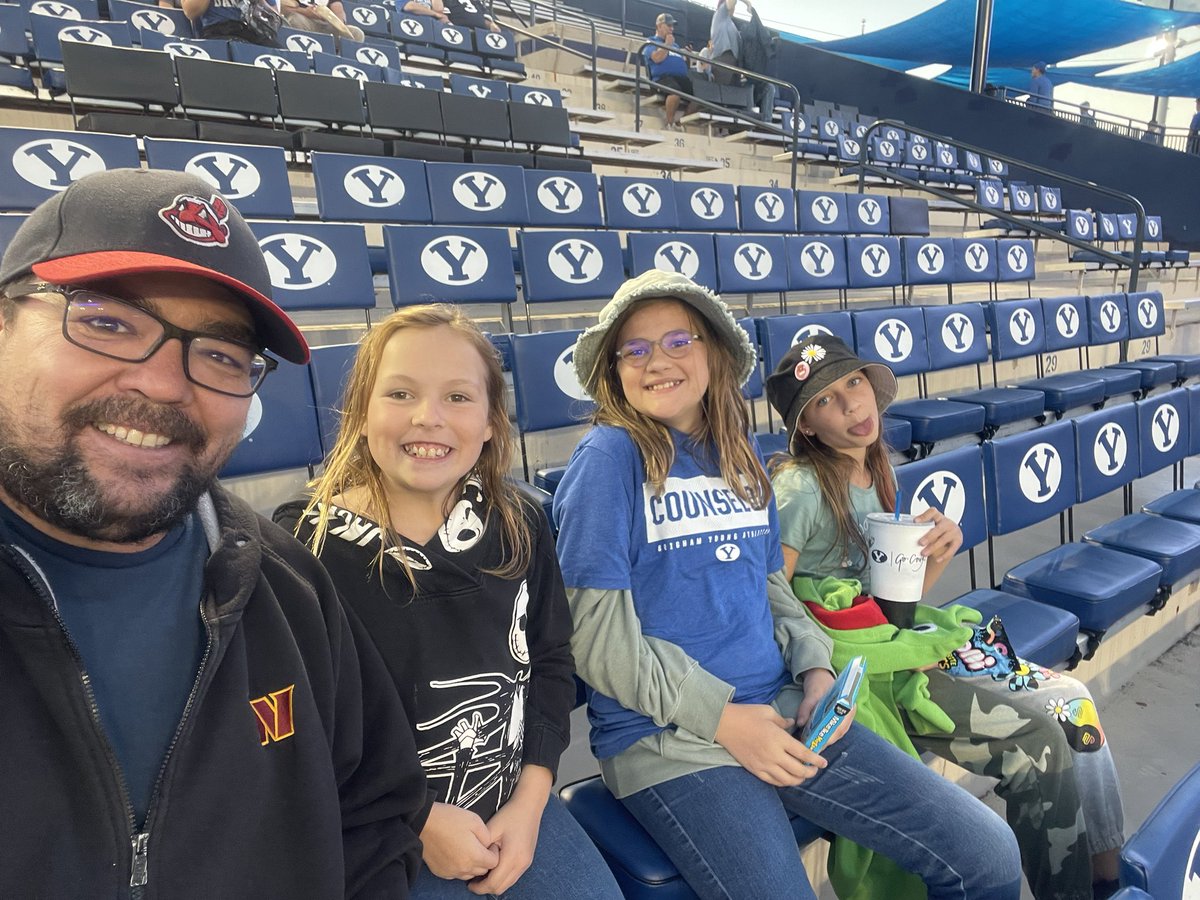 dan182j's tweet photo. Go BYU #byufootball https://t.co/naBCAiPV93