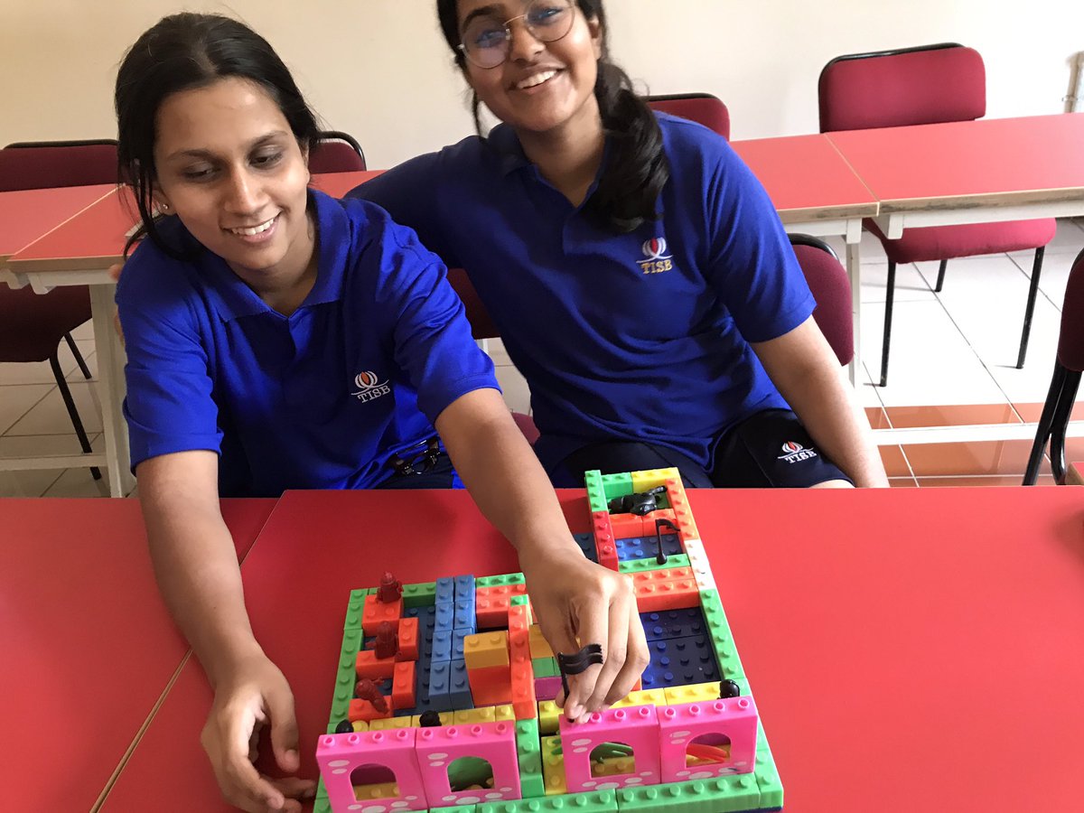 SocialSci_TISB's tweet photo. Trying to retrofit an existing sector model urban area into a sustainable urban environment in IBDP Geography SL class by creating energy efficiency, waste management and by protecting green belt #TISBangalore @Principal_TISB #LifeIsForLearning https://t.co/zABU9M0wIX