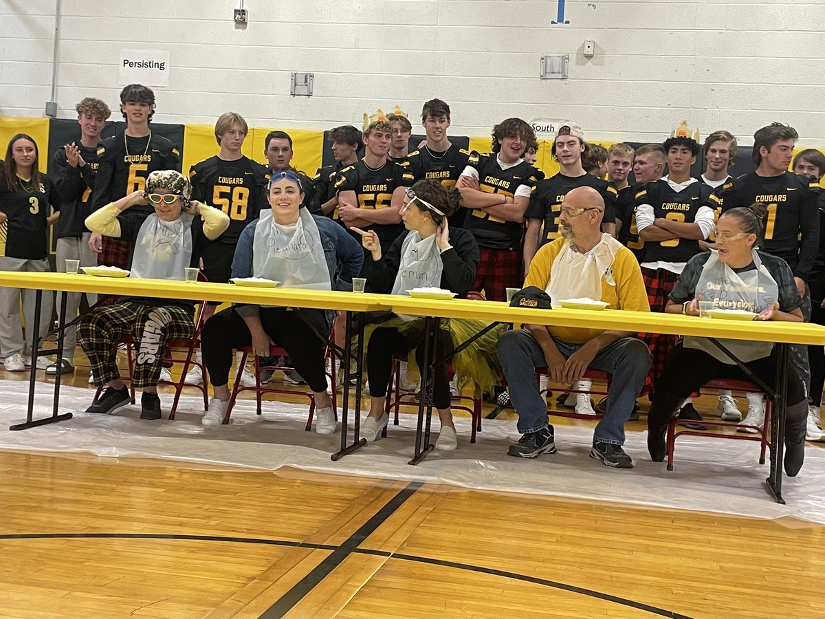 joelleolivia1's tweet photo. I am SO proud of our teachers, students and families- Cougar Pride runs deep and so does my appreciation for all them ! #WEareHFL #homecoming #fallweekend https://t.co/eNNHHnHOCk