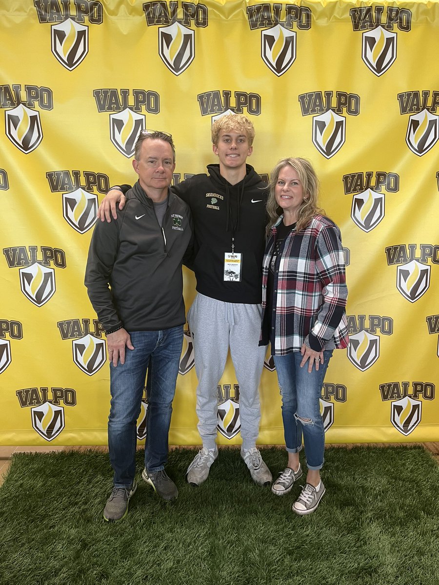 mikeybrosnan_'s tweet photo. Had a great day at @valpoufootball today. Want to thank @CoachDenecke and @CoachLFox for the hospitality. 
@Coach_TimSmith @CoachWillFlem @CoachBDoc https://t.co/6nS3n0FGgz