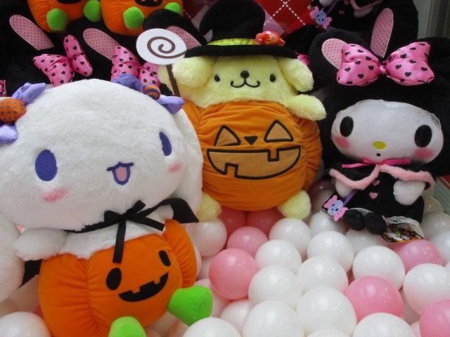 sanrioteddy's tweet photo. halloween sanrio plushies ‧₊˚✩ https://t.co/rwiWKaOPcU