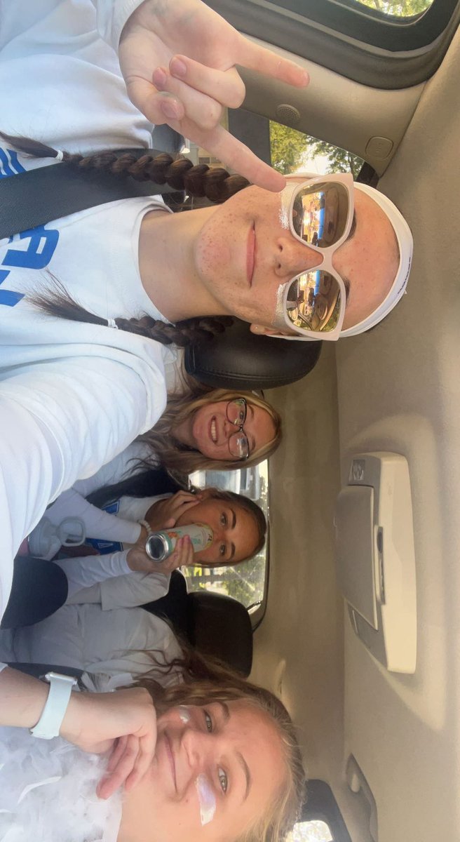 BrooklynUry's tweet photo. Drove my friends to the football game so they could save gas! #selfLESSselfies #LunchDateMRMC @MrMcCoy_1 https://t.co/jQ3Pk1RVev