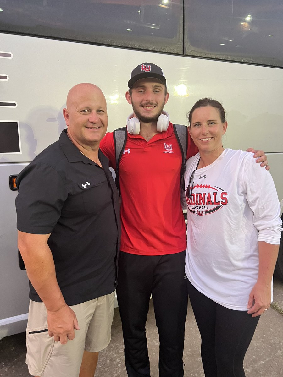 HairgroveSipes's tweet photo. Got to see @RyanHar1392002 @BradenCourtney3 and @tbryan_8 today!❤️❤️ https://t.co/a6YhQTiWnA