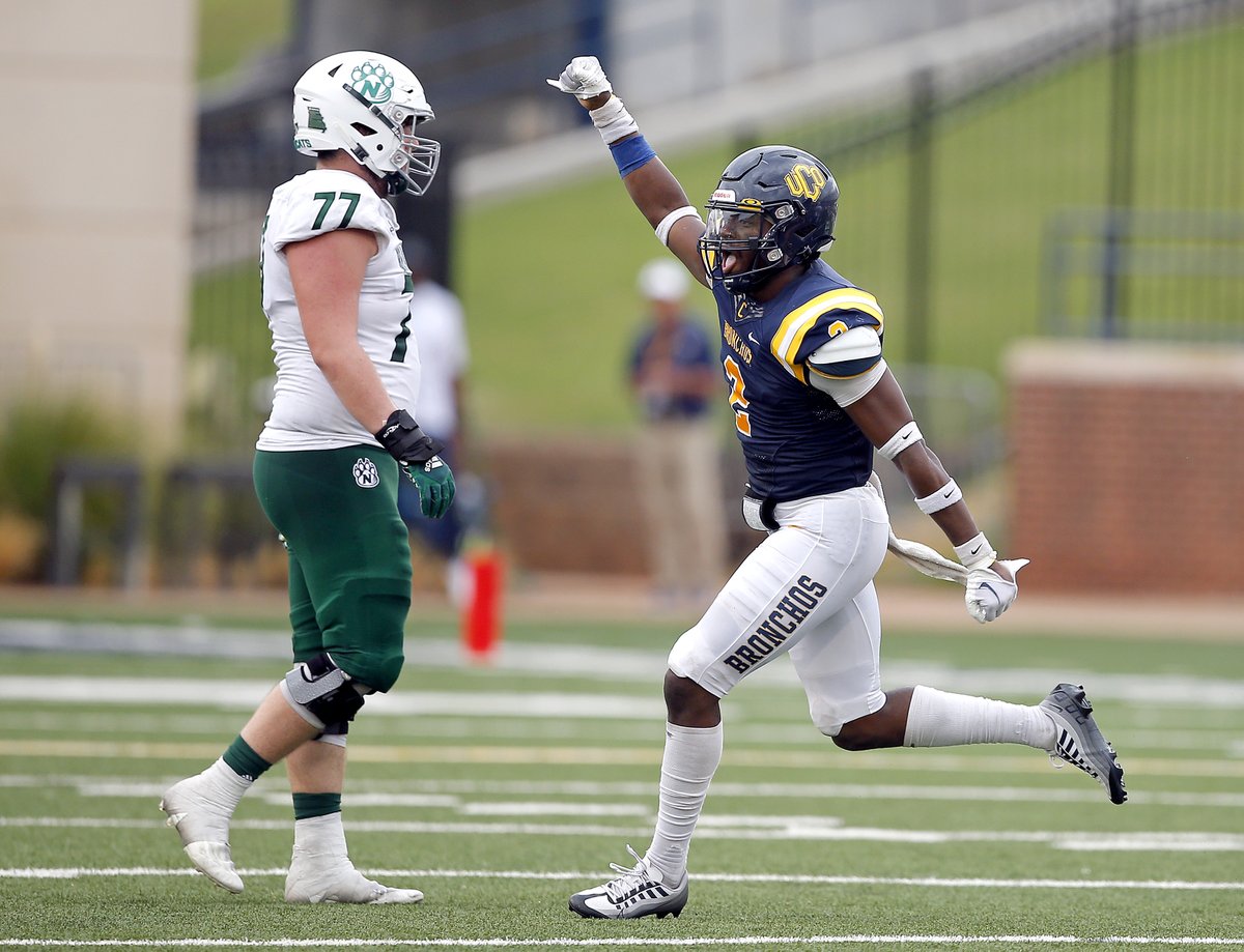 .@ucobronchofb shock the top-ranked Northwest Missouri University Bearcats with a 23-14 win. A lot of plays made by #okpreps athletes PHOTOS: oklahoman.com/picture-galler…