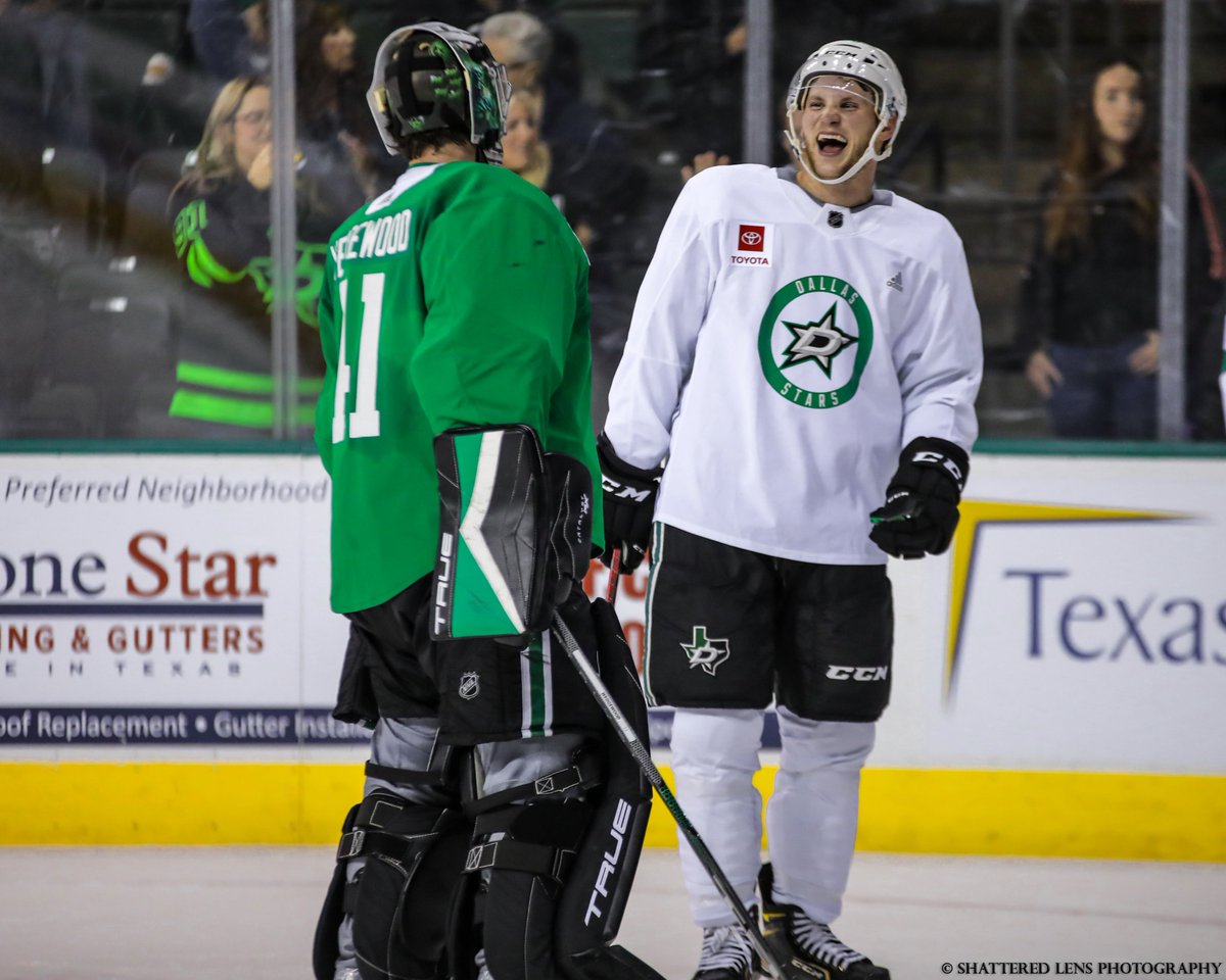 Whatever story <a href="/wedgewall/">Scott Wedgewood</a> was telling <a href="/BenGleason63/">Benjamin Gleason</a> after today's scrimmage had him cracking up. #TexasHockey