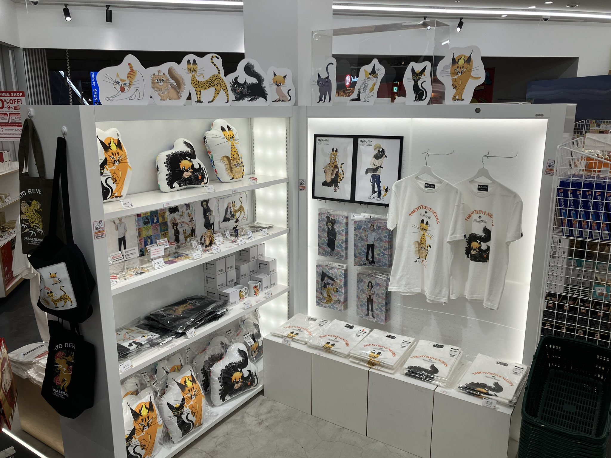 ちいかわ　東京リベンジャーズ　TSUTAYA Amazon.co.jp: [グレイ・パーカー・サービス] TSUTAYA限定 ちい