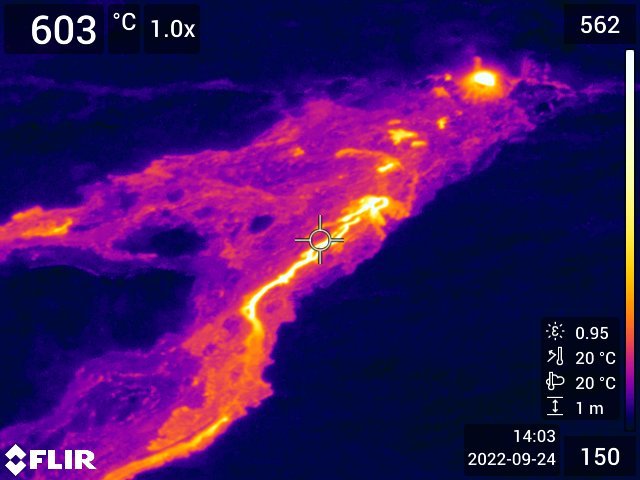ObsFournaise's tweet photo. 🌋 L'éruption au #PitondelaFournaise se poursuit. Les conditions météorologiques clémentes sur site ont permis d'observer les écoulements en tunnel de lave qui prédominent.
Le communiqué complet de l'OVPF-IPGP du jour ici 👇
https://t.co/nNRJHiPwec https://t.co/kZKCUupw9H