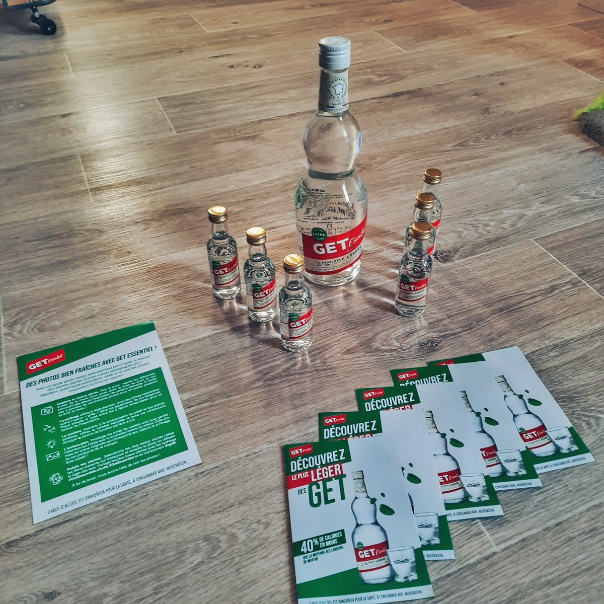 Gorgeous_French's tweet photo. NOUVELLE COLLABORATION avec @trnd_fr #getfr 

Dans le pack:

🍸1 grande bouteille.

🍸6 petites bouteilles d'échantillons

🍸Une carte de bienvenue.

🍸Flyers avec des bons de réductions 

🍸 Un guide

#getessentiellasuite #getessentiel
#getfr #get27 #trndfrance https://t.co/WP7kLruI5Z