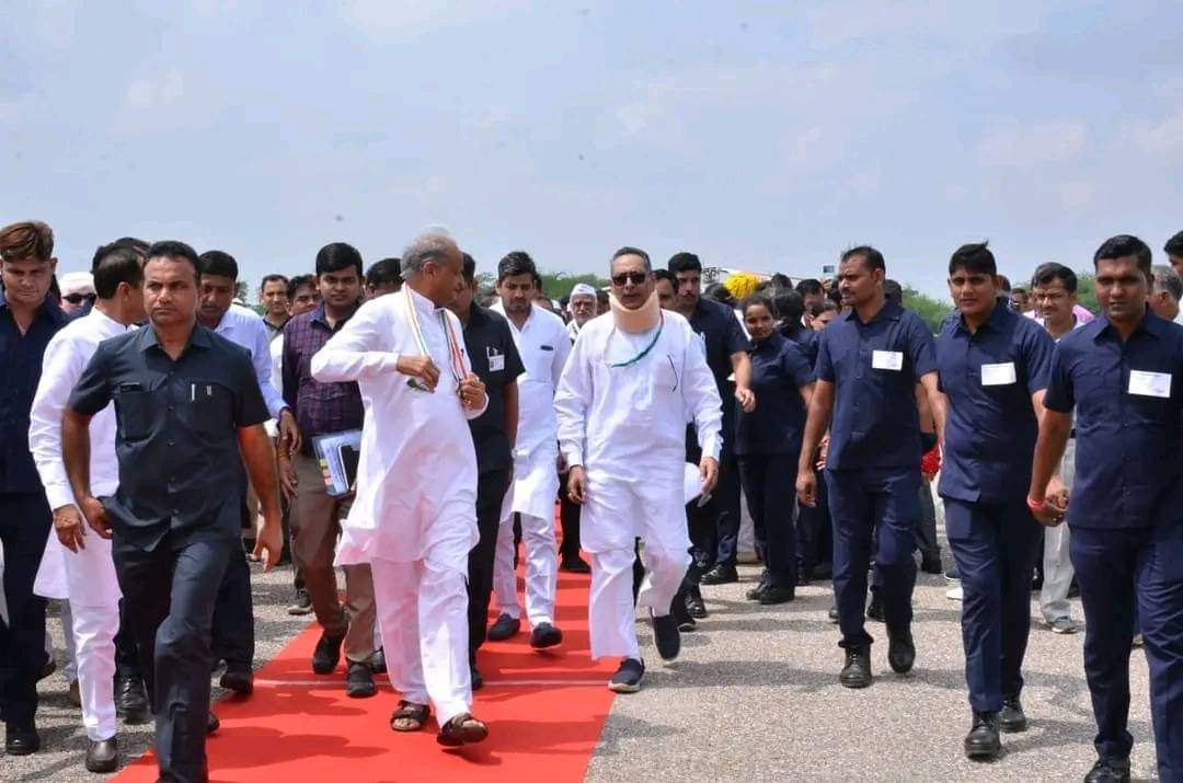 ApkaKartar's tweet photo. महाराजा विश्वेंद्र सिंह जी को राजस्थान का मुख्यमंत्री बनाना चाहिए
#महाराज_साहब
@Rajsthanikaka @ashokgehlot51 @MansaRajasthani @RahulGandhi @SoniyaGandhiIND https://t.co/XgWIvmkboC