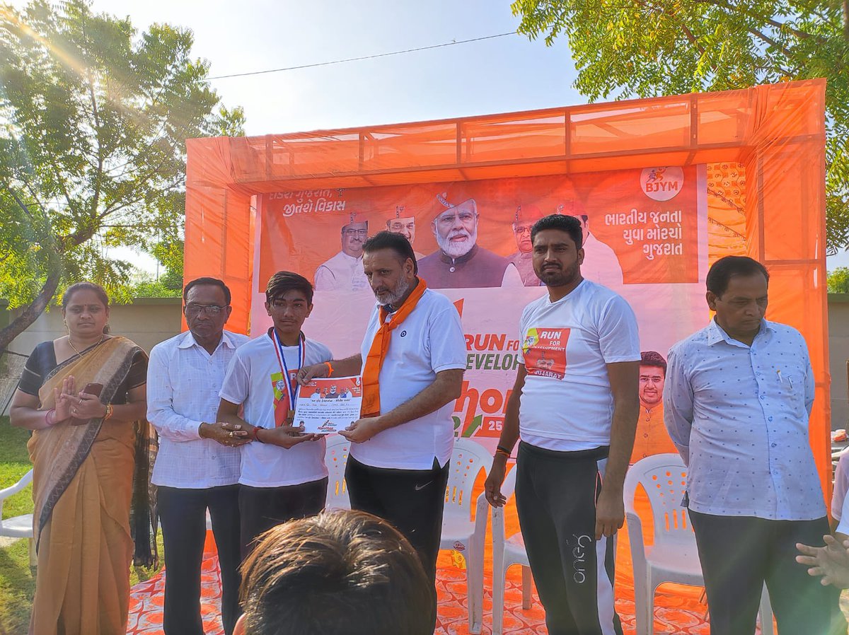 HarshadGiriBJP's tweet image. &quot;દોડશે ગુજરાત, જીતશે વિકાસ&quot;

 આજ રોજ &quot;સેવા પખવાડિયું &quot; અંતર્ગત BJYM AHMEDABAD DISTRICT દ્વારા આયોજિત દસકોઇ વિધાનસભા માં બારેજા ખાતે  #RunForDevelopment -મેરેથોન યોજવા માં આવી @BJP4Gujarat