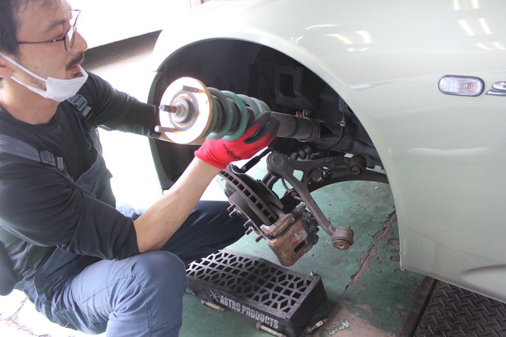 MANABOON_SNS's tweet photo. サスペンション交換です🛠
#s2000 #manaboon #ap1 #f20c #jdmcars #vtec #vtecsociety #vtecsound #vtecculb #mugenpower #motys #tein https://t.co/3Z38DyCLrq