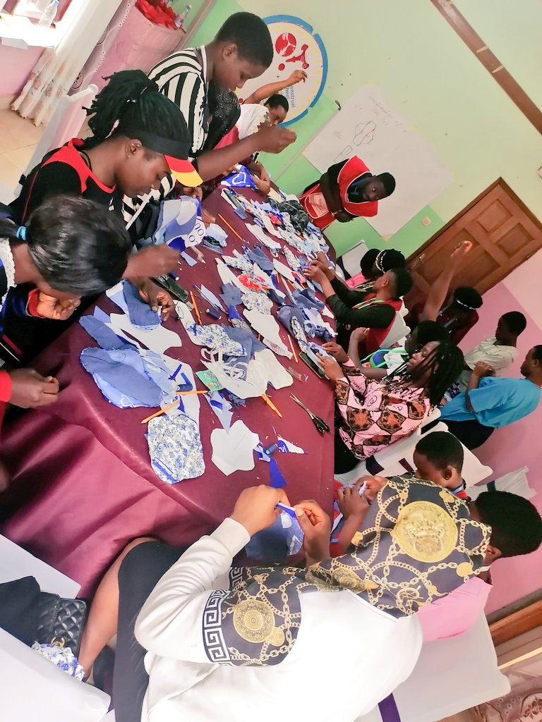 NgwayiMarcel's tweet photo. As an activity under the Menstrual Hygiene Management project from @UN_Women, implemented by @Center4advocac1 with @ebase_africa as partner, I assisted in facilitating the training of 20 community girls/Students on how to produce reusable pads.
#BleedAndStudy
#GirlsAttain https://t.co/4Y95gEA3ht