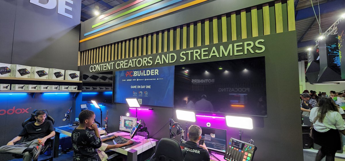 RidditZ's tweet photo. Honestly the streaming PC and setup might just be the streaming setup to get me back into streaming again. Or just the PC you know. :)
Head on to the last day of @comicconafrica
@PCBuilderZA
#RODESTREAM
#RODEBUILD
@VSGamingWorld
@MSITweetsZA
#GAMEONDAYONE
#PCBUILDPRIZE https://t.co/HVNHR4hsJ6