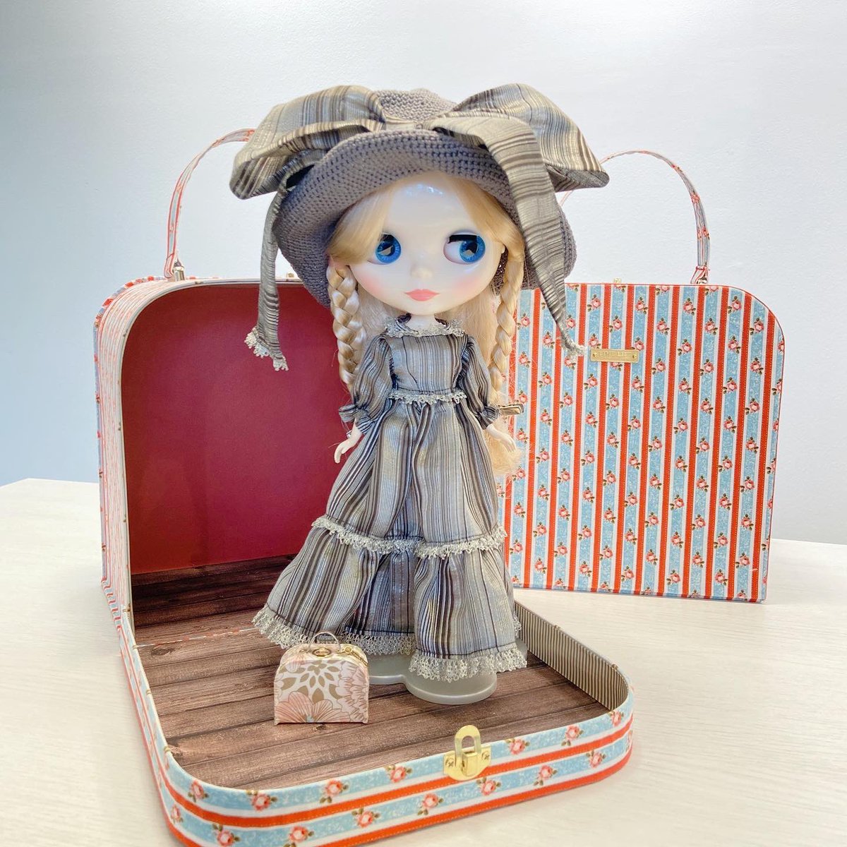 ShopLimeLife's tweet photo. 自由が丘にあるワークショップサロンLIME LIFEです。来月1日から、オーナーの作品と今後のワークショップやレッスンを紹介する個展を開催します。
多くの方にご覧いただけたら嬉しいです。
#ブライスとお出かけ #カルトナージュ #スーツケースドールハウス #個展のお知らせ #創の実自由が丘 https://t.co/QGxvI2TWo6