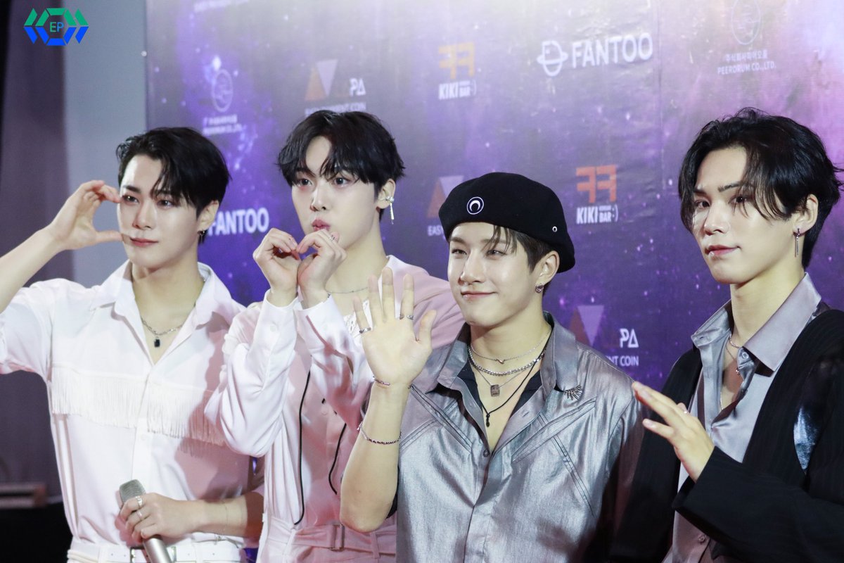 iam_isdreamin's tweet photo. รวมเรื่องราวนุบนิบ โมเม้นโมใจ บรรยากาศ hi wave กับ Astro 🪄✨💜
#ASTRO #아스트로
#JINJIN #진진
#ROCKY #라키
#MOONBIN #문빈 #YOONSANHA #윤산하
#LALAPA_K_CONCERT #LALAPAWithAstro https://t.co/ir7rOCOxYk