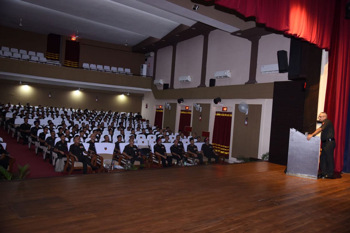 suryacommand's tweet photo. #IndianArmy
Lt Gen Y Dimri, GOC-in-C Central Command visited #CME #Pune and delivered a motivational talk to staff &amp; student offrs. He emphasized future #leadership challenges &amp; motivated young #sappers to stay abreast with contemporary warfare and technological challenges
@adgpi https://t.co/2R57vlEXie