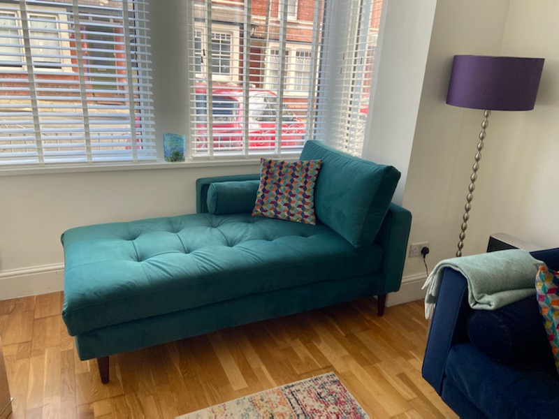 SplendourSofas's tweet photo. 🛋 Petrol is one of our most popular colours.

Buy your Right Hand Facing Chaise Lounge today here: https://t.co/VNpRsPMYiL

Only £599 and available in 9 colours of soft, luxurious velvet.

#scottsofa #scott #decor #interior #design #homestyle #chaise #chaiselounge #petrol #sofa https://t.co/MEWQpRSy6f