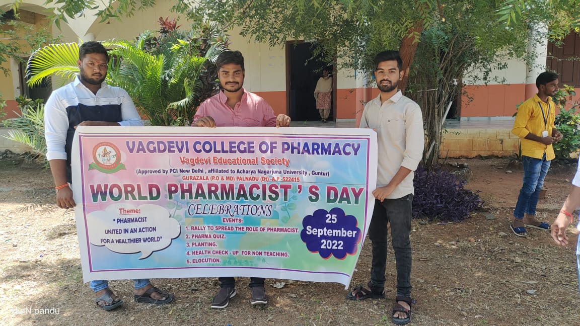 thats_mr_surya's tweet photo. Happy World Pharmacists Day....😀
#WorldPharmacistsDay 
#Vagdevicollegeofpharmacy 
#Gurazala 
#2K19Batch https://t.co/pF0b79XK6O