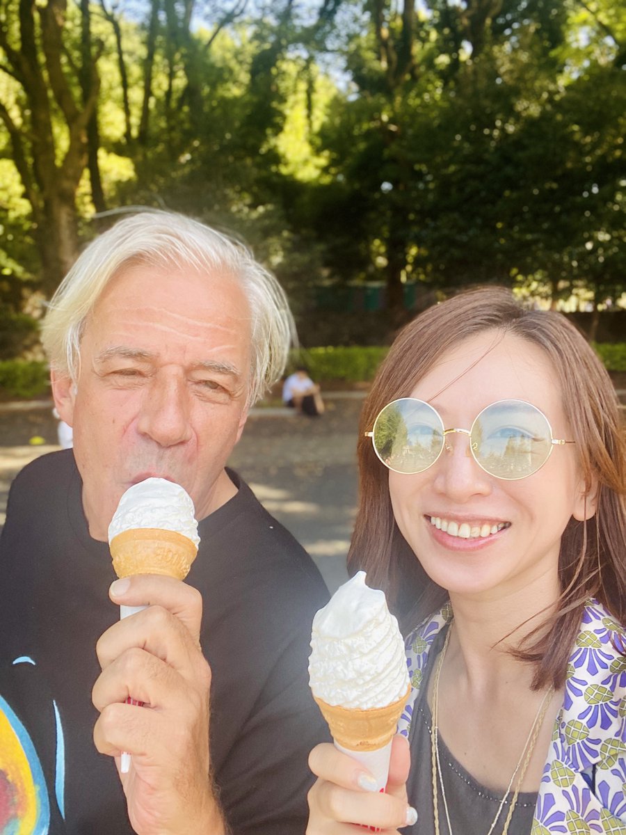 lilyrinae's tweet photo. Happy Sunday☀️
日曜日の午後。葉の隙間から差し込む日差しを浴びながらソフトクリームと聞くJon Sa Trinxaのリミックス

Listening to Jon Sa Trinxa...
...on a comfortable Sunday, cuddling with ice cream and the sun dappling through the leaves
https://t.co/gSrtajHxCw https://t.co/GOGldE1xbv
