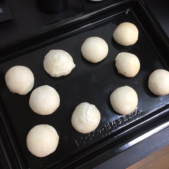 試著做了一下白皮紅豆酥 https://t.co/05f6KhYu9b