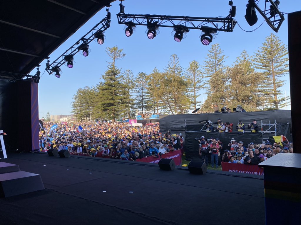 Wollongong…what a show!!! Remco…I’m lost for words <a href="/wollongong2022/">Wollongong2022</a>