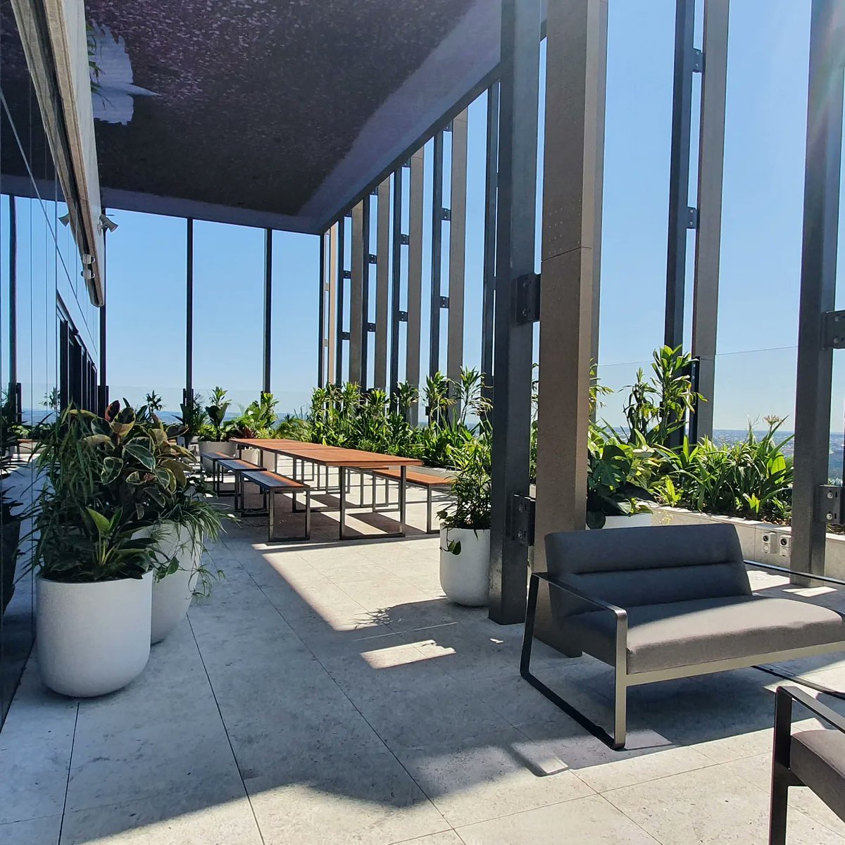 zoeylhs's tweet photo. Office in the city 🌿

#promotion #lendingservices #beyondgrateful #up #rooftop #terrace #Brisbane #Australia https://t.co/lCHBGBnZX5