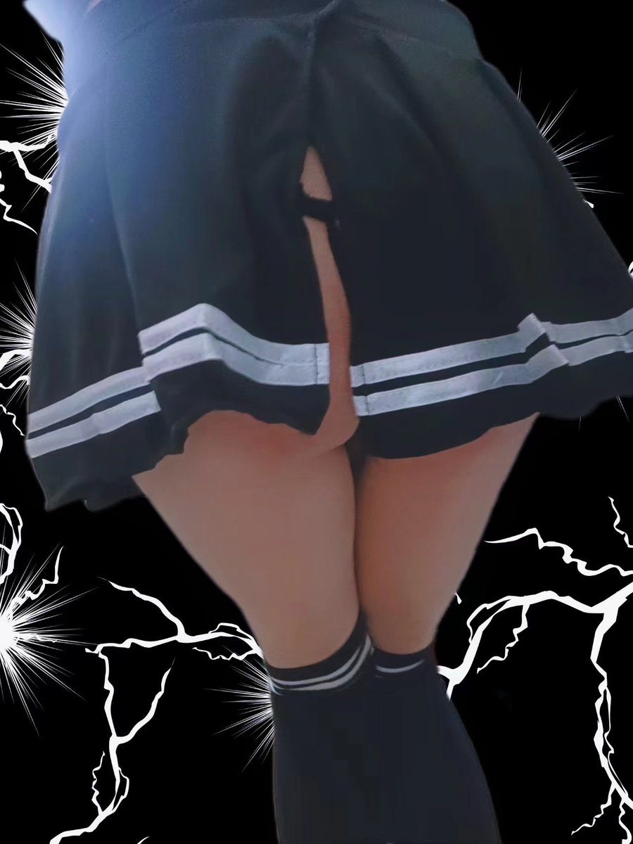 dopamine251's tweet photo. 看到妈妈的美臀就硬的不行了啊？真下贱，那就勉为其难地坐你脸上吧，上一个客人留下来的东西也要给我清理干净哦，呵呵呵❤
#女王   #坐脸 #踩踏 #调教  #男m  #字母圈  #绿奴 #丝袜  #恋足  #女S #女性崇拜 ＃伪娘 ＃男m ＃cd ＃女装 https://t.co/05DTi68GJC