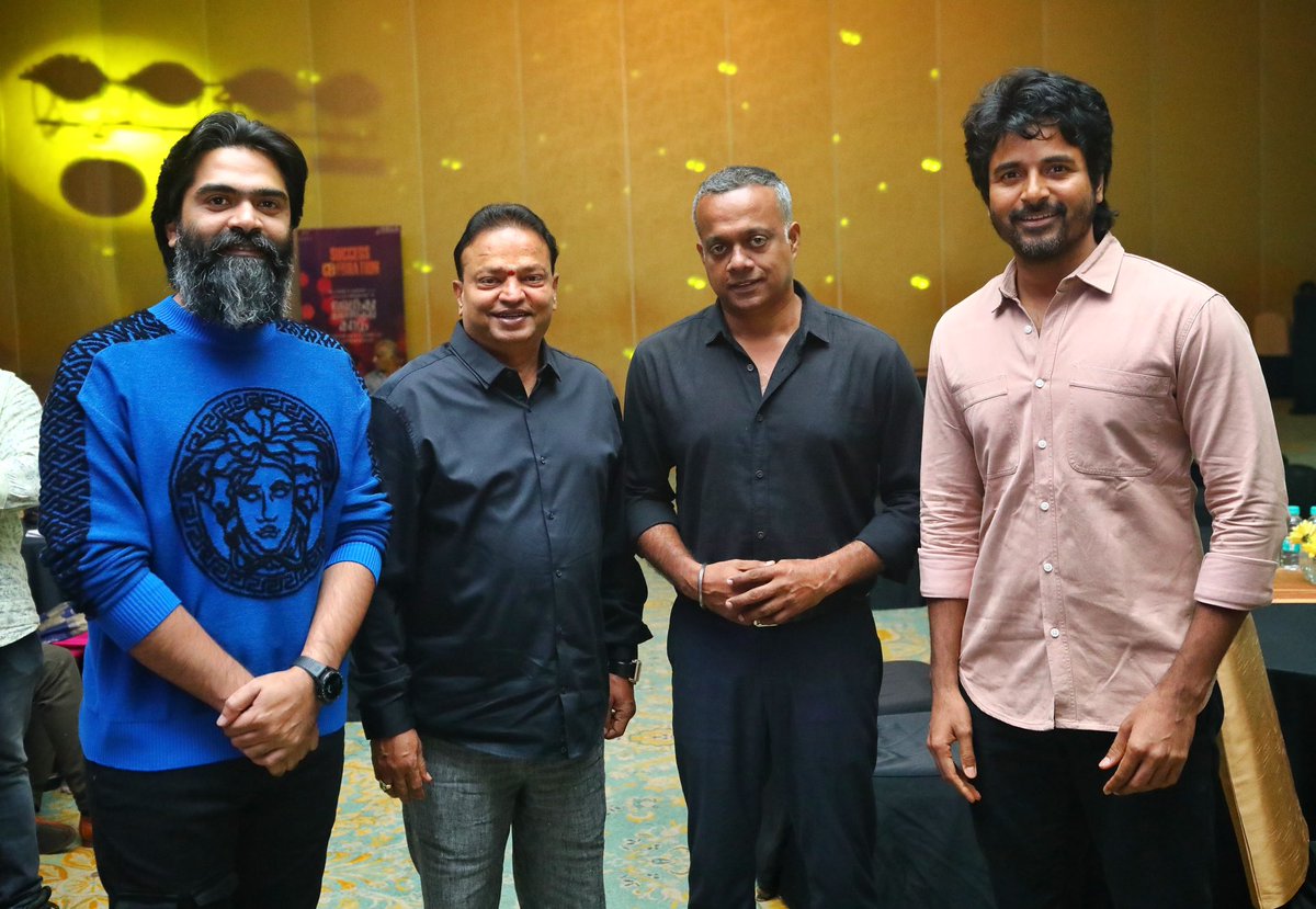 Simbuselva13's tweet photo. Team #VendhuThanidhathuKaadu Enjoyed the Success Celebration Meet with joy of giving a Successful film ! 
Along With #Prince @Siva_Kartikeyan 

#VTKSuccessMeet

@SilambarasanTR_ @menongautham @arrahman @VelsFilmIntl @IshariKGanesh @RedGiantMovies_ @Udhaystalin @hariharannaidu https://t.co/TrOO6dJz0c