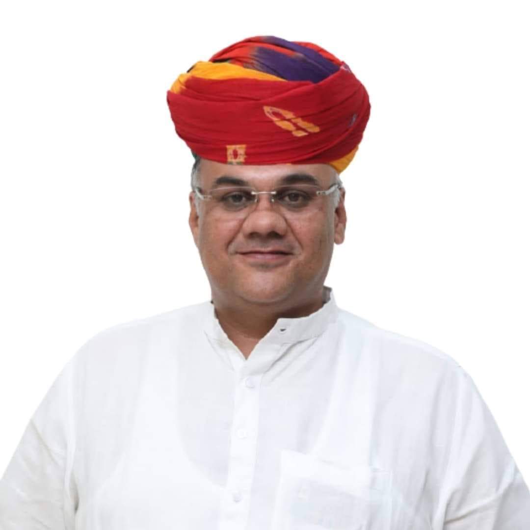 itz_gv_patel's tweet image. जालोर, सिरोही के लोकप्रिय सांसद श्री देवजी भाई एम पटेल को जन्मदिन की हार्दिक बधाई और शुभकामनाएं
#devjipatel #happybirthdaydevjipatel 
@devjimpatel #jalore #sirohi. 
 from:- भीनमाल का चोरा