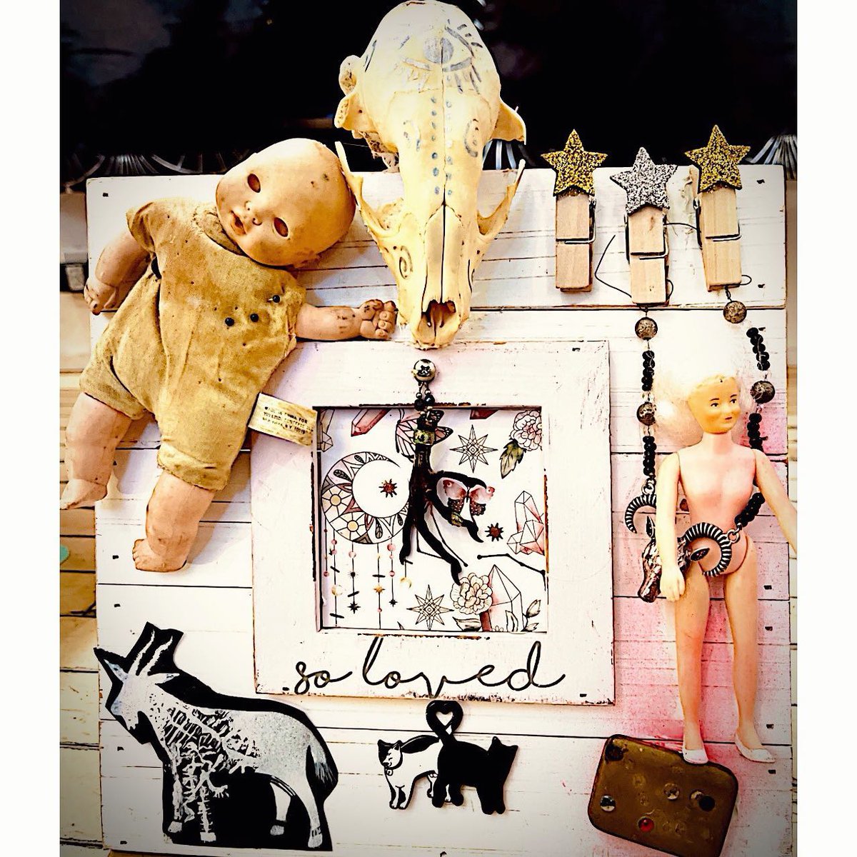 TibbieXGallery's tweet photo. “So Loved” by Tibbie X - mixed media on wood - crazy baby doll, the skull I found on an island in Florida, jeweled chicken foot, the weird lady doll, silver ram skull, love cats, skeletal goat, some special little bats and bones and teeth in a antique tin found in the woods and b https://t.co/xynQOzKo44
